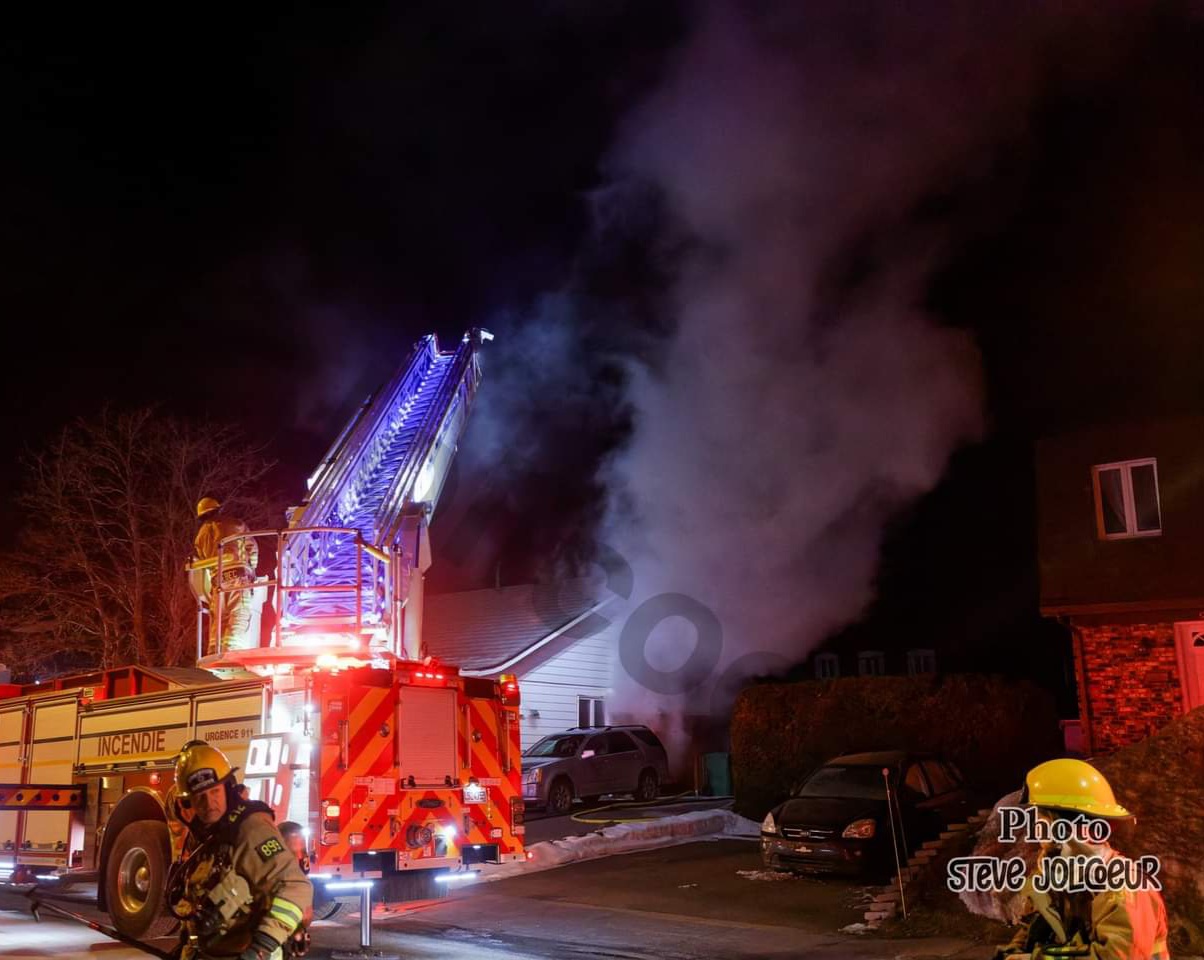 SUIVI  - Québec - Incendie suspect et mortel à Loretteville