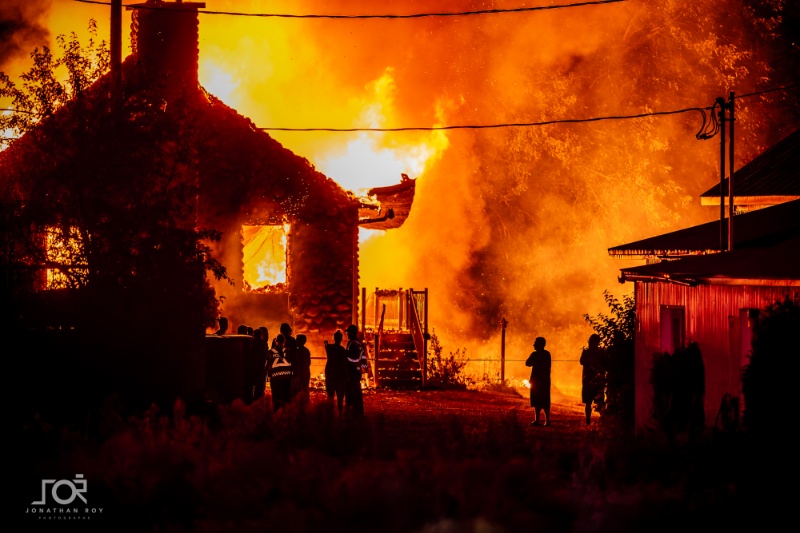 Incendie majeur à Neuville un corps retrouvé dans les décombres