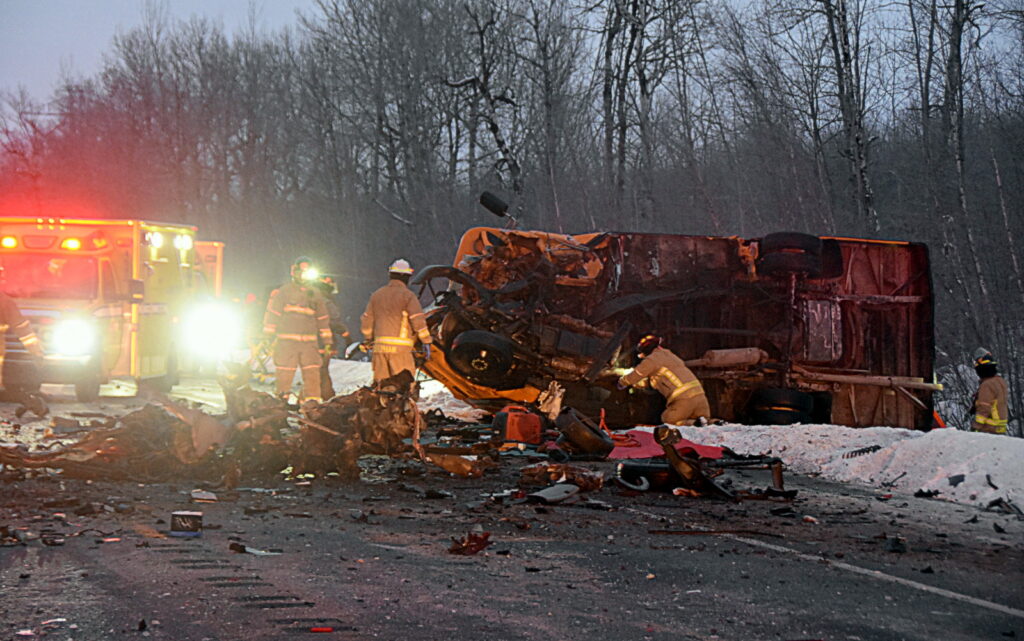 Accident mortel impliquant un autobus scolaire et un véhicule