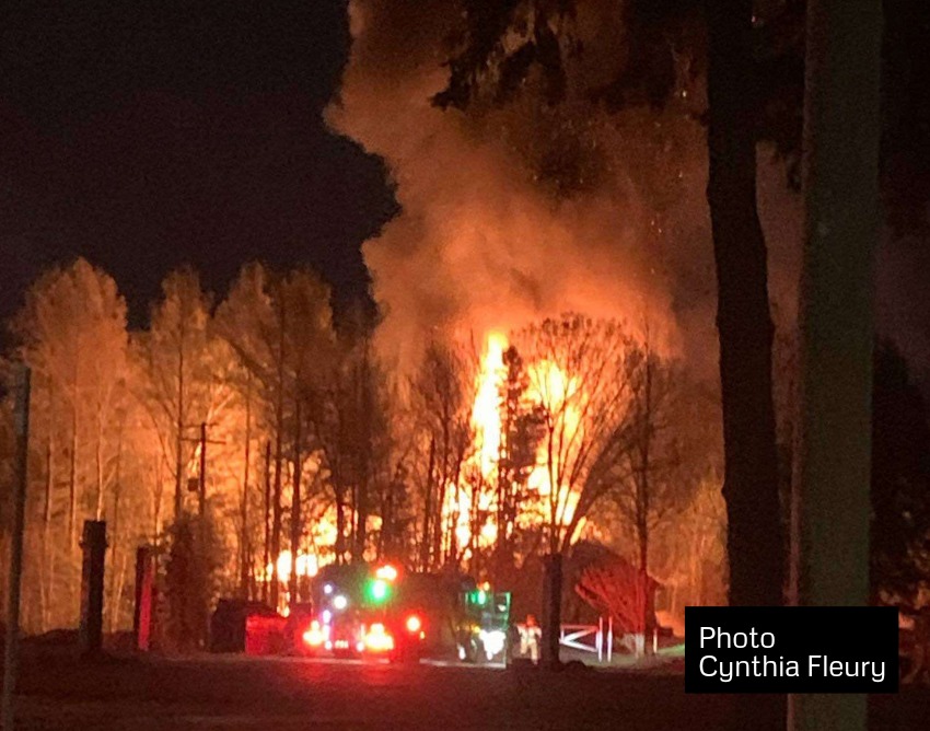 Incendie majeur dans un bâtiment du Golf Stastny à Lévis
