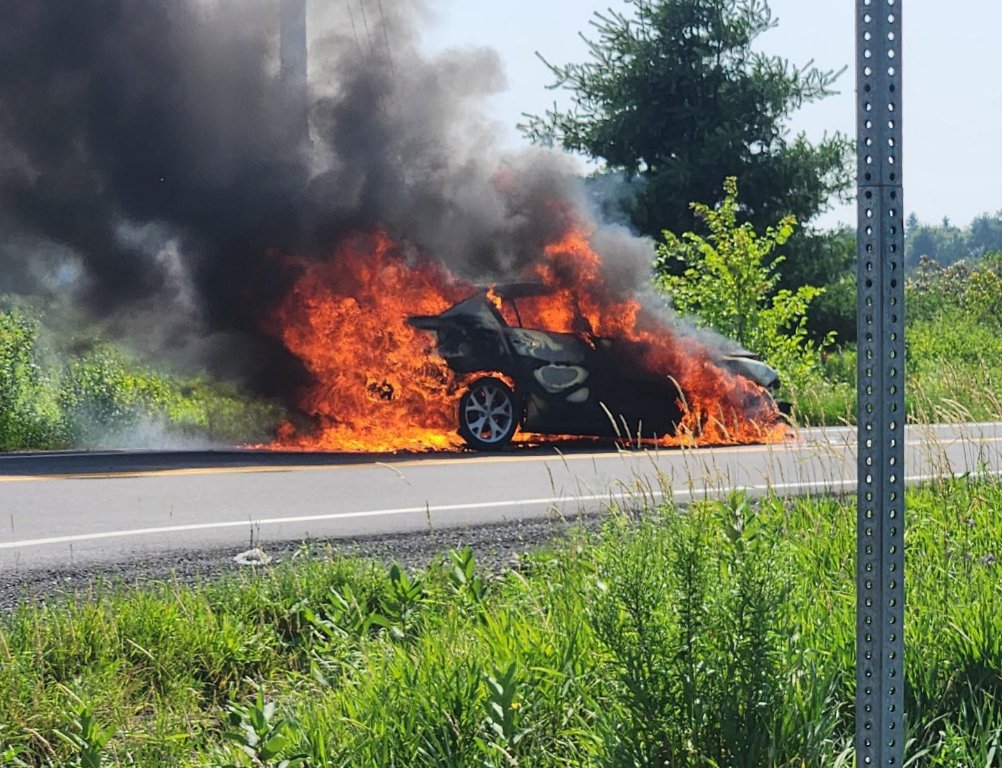 Accident - Une voiture s’enflamme après une collision à Saint-Gilles-de-Lotbinière
