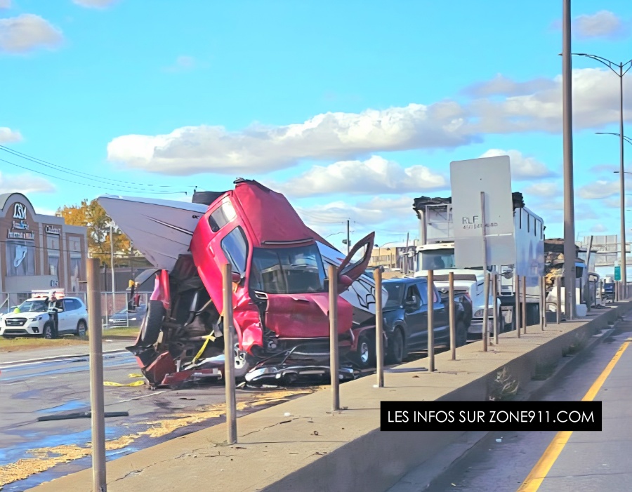 Carambolage sur l’autoroute 25 à Montréal impliquant camions semi-remorque, véhicules et un bateau 