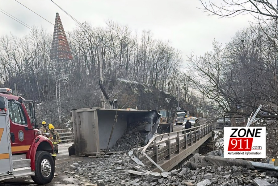 Accident à l’Île d’Orléans : un camion-benne se renverse à Saint-Jean