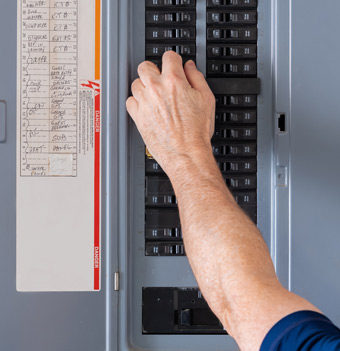 électricien expert en panneau électrique